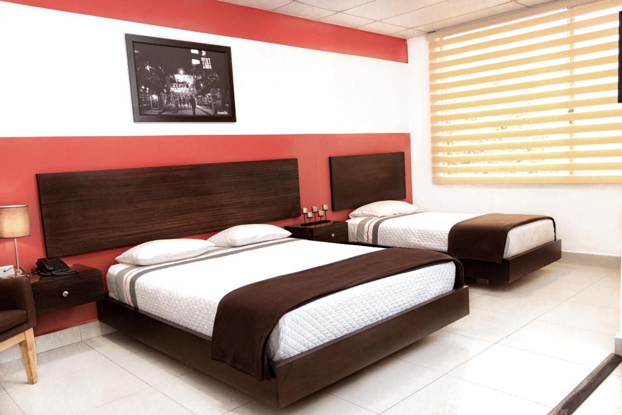 Zafra'S Hotel La Troncal Bagian luar foto