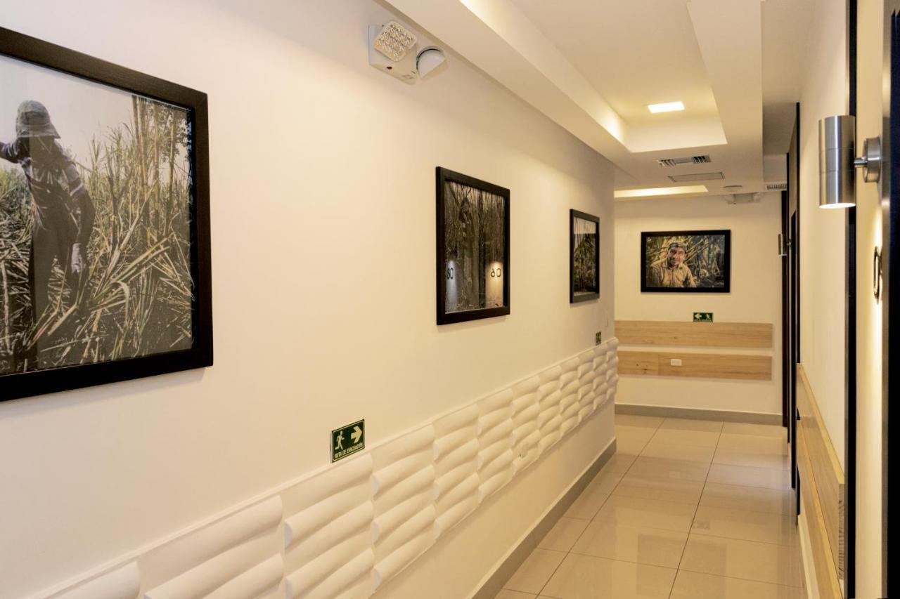 Zafra'S Hotel La Troncal Bagian luar foto