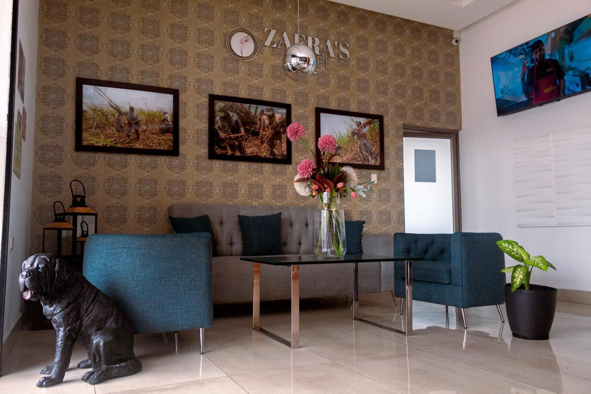 Zafra'S Hotel La Troncal Bagian luar foto